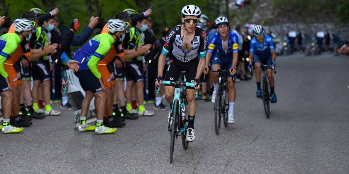 Giro d'Italia: Yates attacca, Bernal non molla