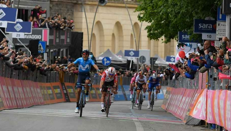 Carapaz sorprende i big e vince la quarta Tappa del Giro d'Italia