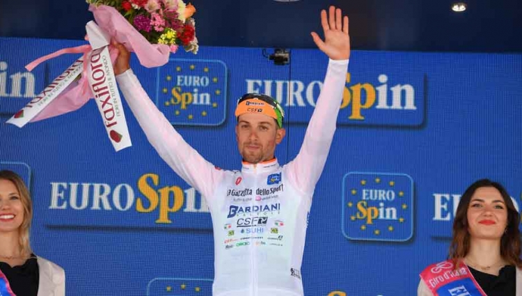 L'Italgiovani brilla al Giro: occhi puntati sulla maglia bianca Giovanni Carboni