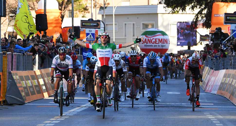 Elia Viviani super: nella terza tappa della Tirreno - Adriatico sfreccia il tricolore