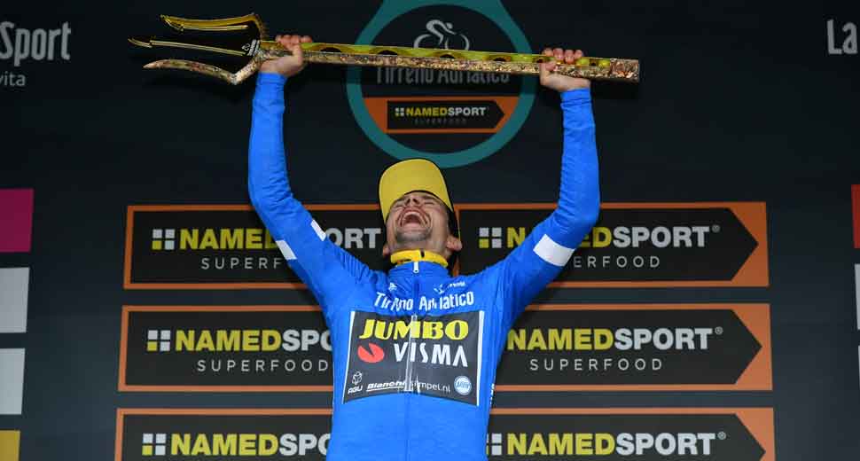 Primoz Roglic vince la Tirreno-Adriatico per soli 31 centesimi di secondo su Adam Yates
