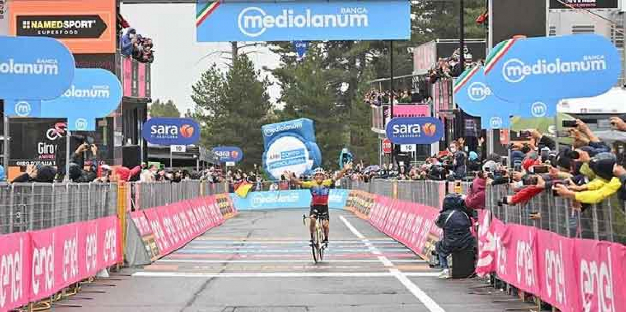 Giro d’Italia: Jonathan Caicedo stacca tutti e trionfa sull’Etna