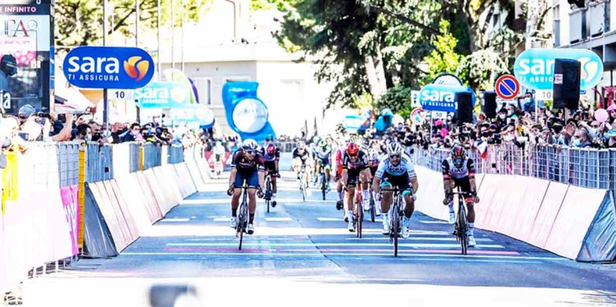Giro d'Italia, Sagan conquista Foligno